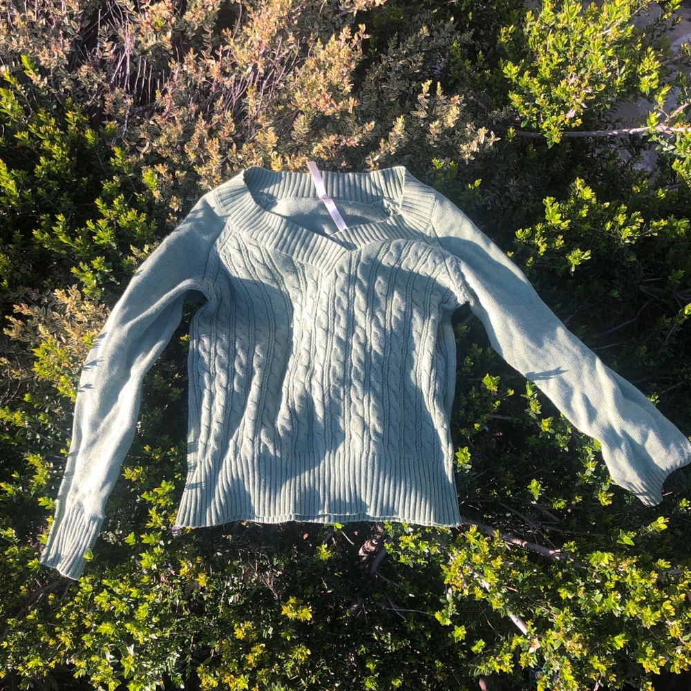 Green v neck sweater
